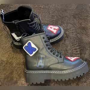 NWOT Karl Lagerfeld Paris Women’s Dixie Logo Patch Combat Boots Sz 5.5